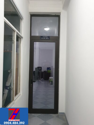 Cửa Đi 1 Cánh Mở Quay (2,34 m²)
